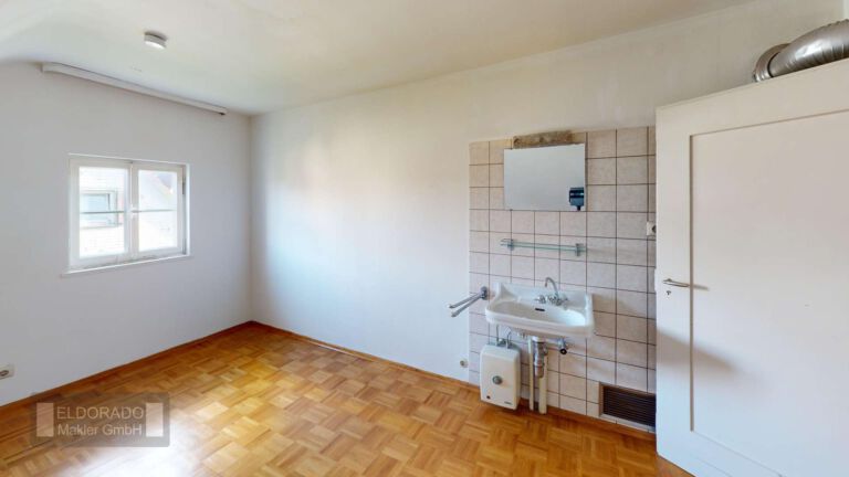 OG: Schlafzimmer links