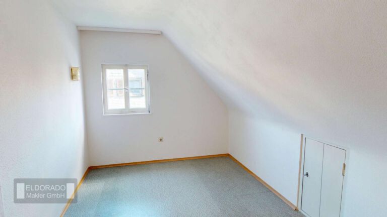 OG: Schlafzimmer rechts