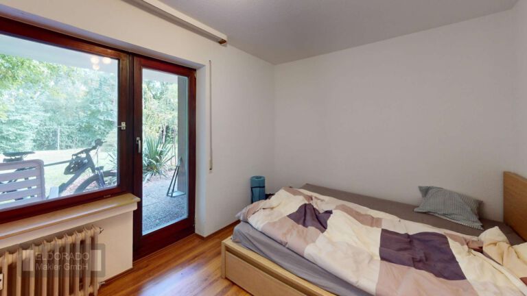 UG1: Schlafzimmer