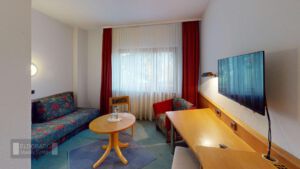 Zimmer mit Badezimmer