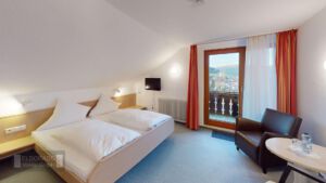 Zimmer mit Badezimmer