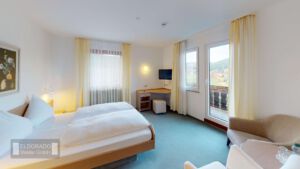 Zimmer mit Badezimmer