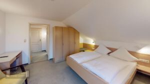 Zimmer mit Badezimmer