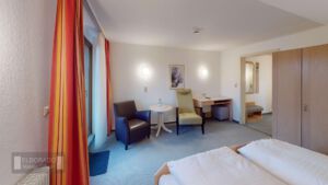 Zimmer mit Badezimmer