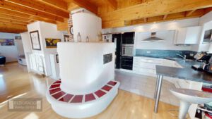 Küche mit Kachelofen