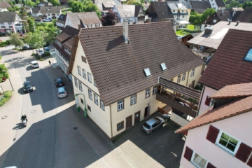 Kapitalanleger aufgepasst: Mehrfamilienhaus in Egenhausen mit 6,9% Rendite + enormen Ausbaupotenzial, 72227 Egenhausen, Mehrfamilienhaus